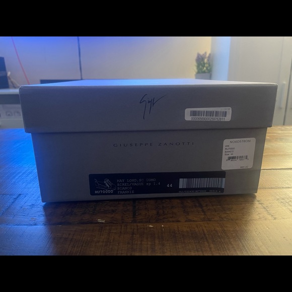 Giuseppe Zanotti, all white shoes - Picture 1 of 7